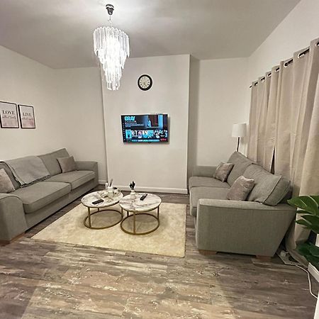 Lovely 5Br Home In Manchester. Close To The City Extérieur photo