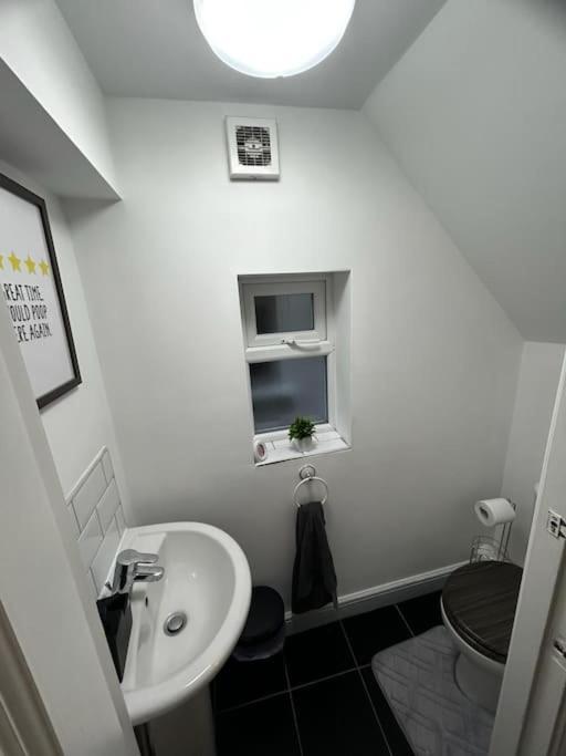 Lovely 5Br Home In Manchester. Close To The City Extérieur photo
