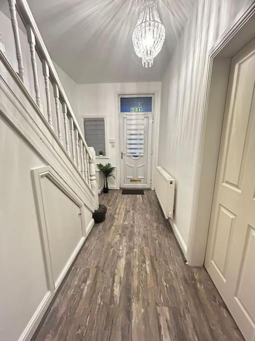 Lovely 5Br Home In Manchester. Close To The City Extérieur photo