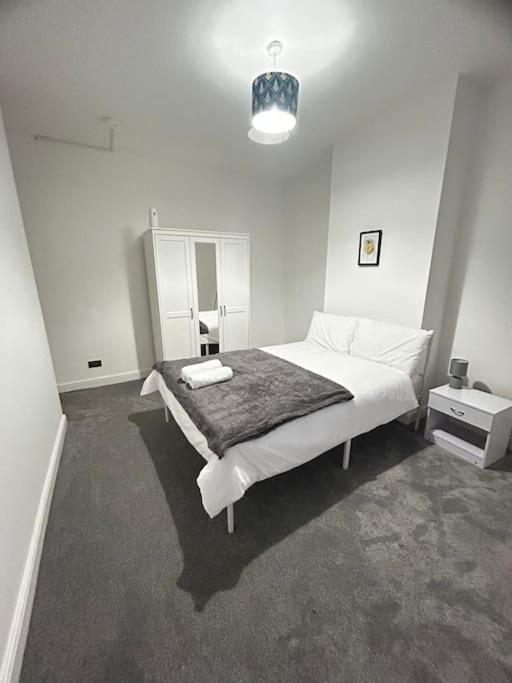 Lovely 5Br Home In Manchester. Close To The City Extérieur photo