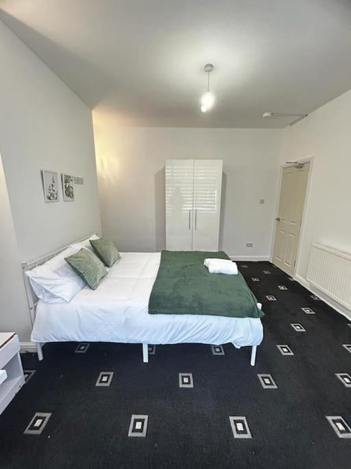 Lovely 5Br Home In Manchester. Close To The City Extérieur photo