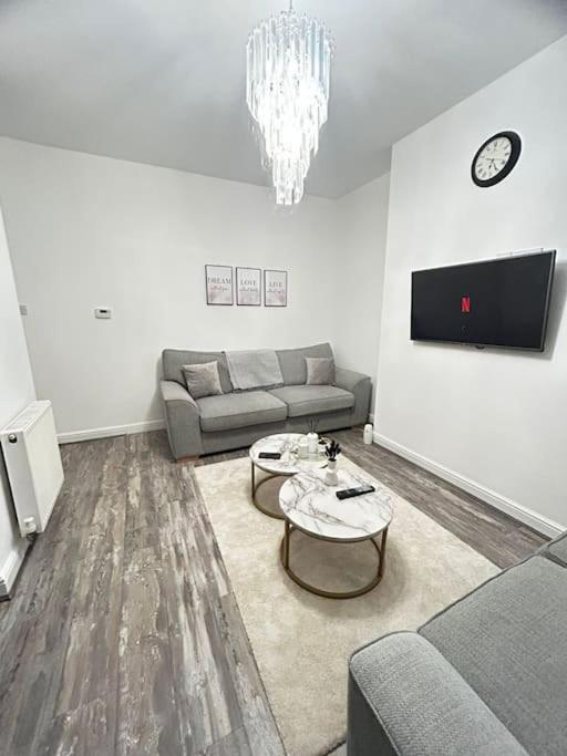 Lovely 5Br Home In Manchester. Close To The City Extérieur photo