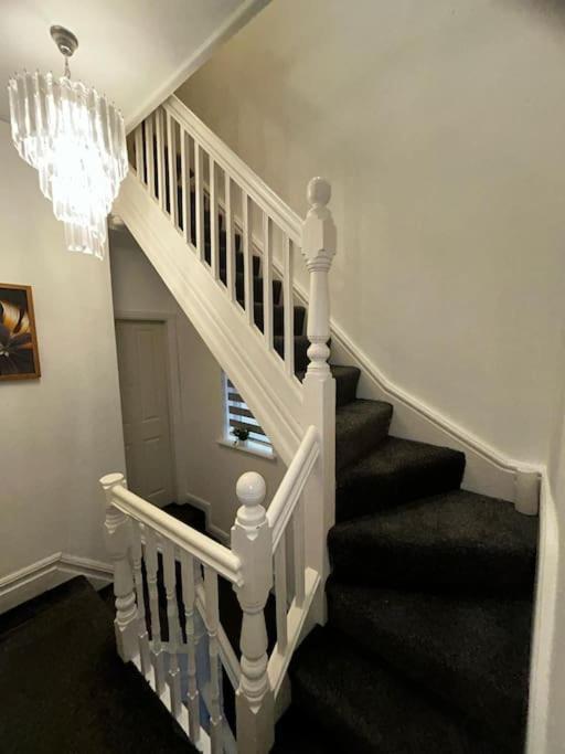 Lovely 5Br Home In Manchester. Close To The City Extérieur photo