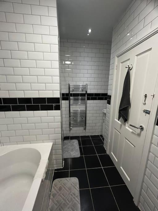 Lovely 5Br Home In Manchester. Close To The City Extérieur photo