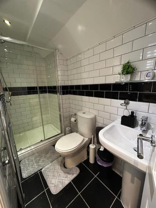 Lovely 5Br Home In Manchester. Close To The City Extérieur photo