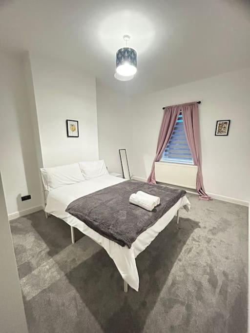 Lovely 5Br Home In Manchester. Close To The City Extérieur photo