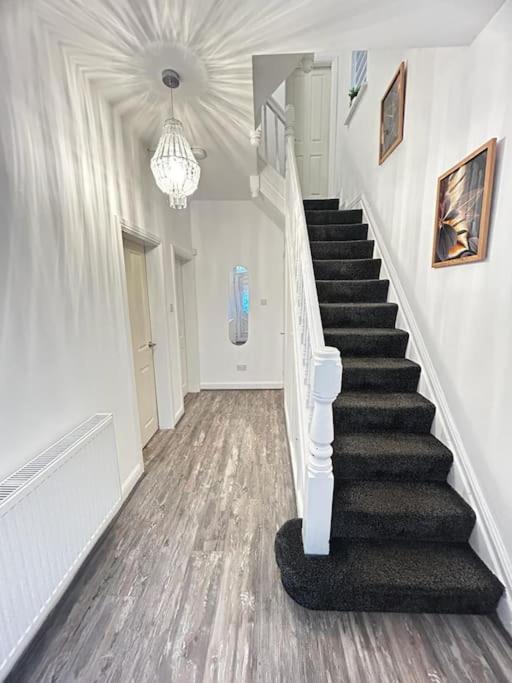 Lovely 5Br Home In Manchester. Close To The City Extérieur photo